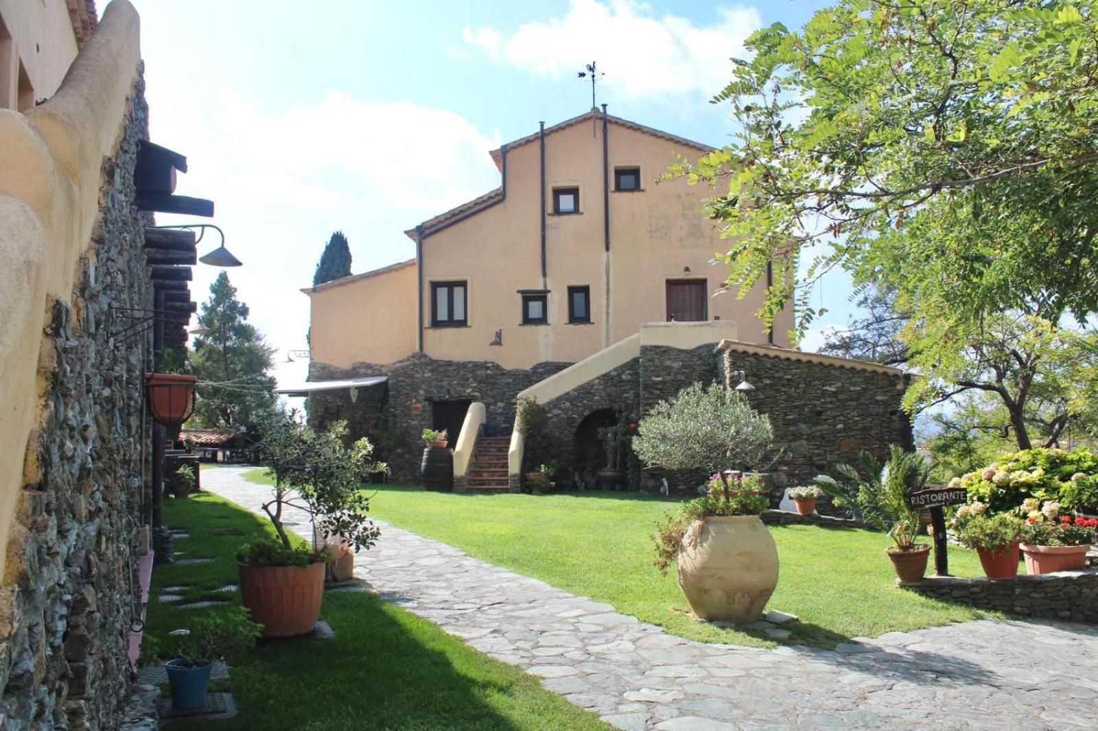 Il Borgo Della Marinella Landhaus