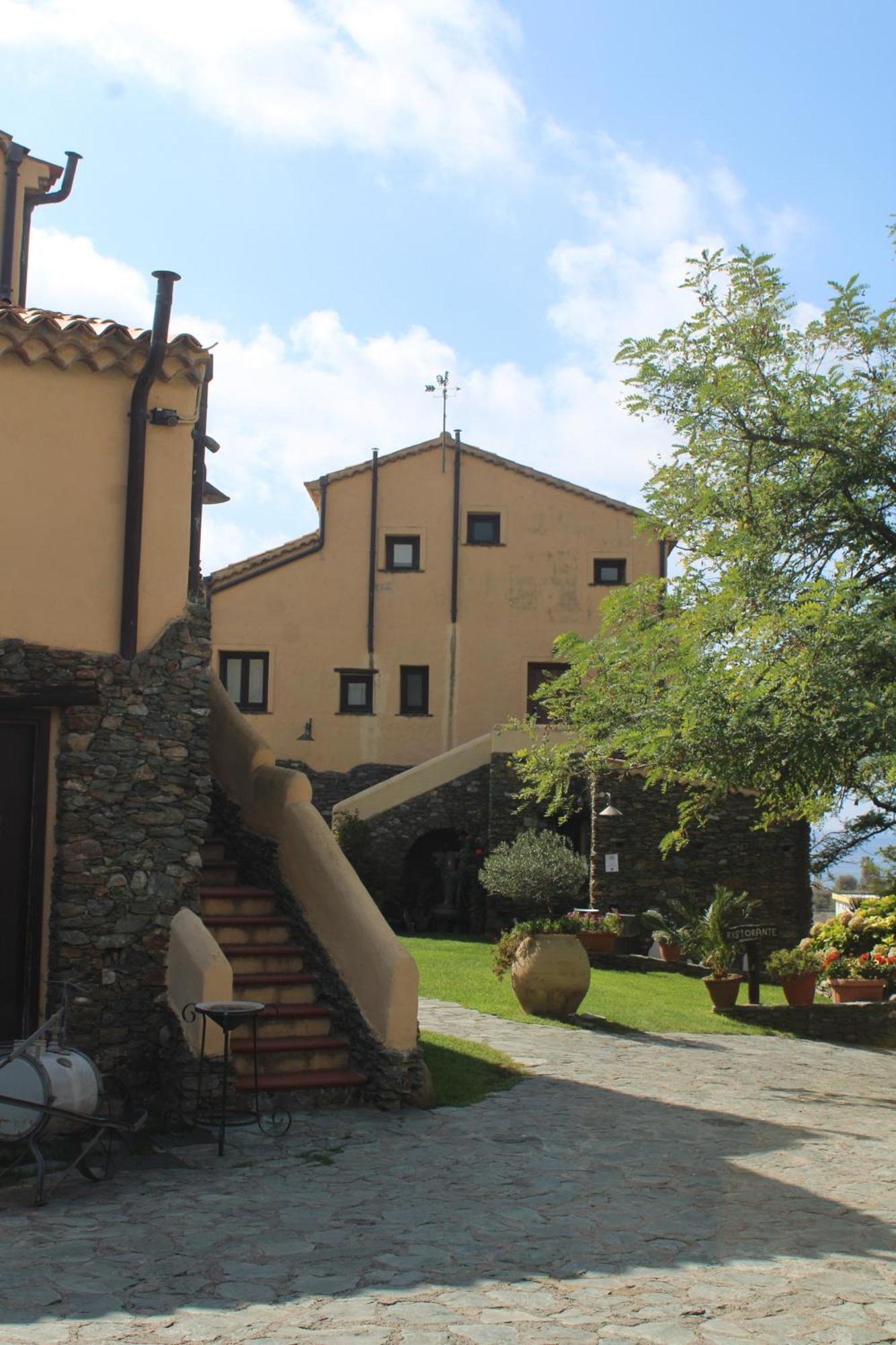 Il Borgo Della Marinella Landhaus *